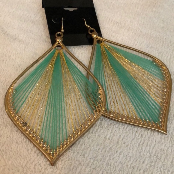 3 EARRING BUNDLE - Picture 6 of 7